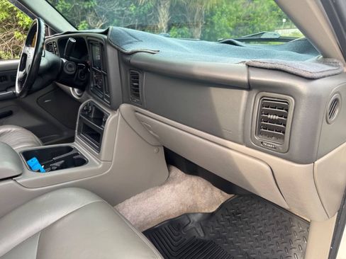 Used 2003 Chevrolet Suburban Z71 AWD/4WD image 11