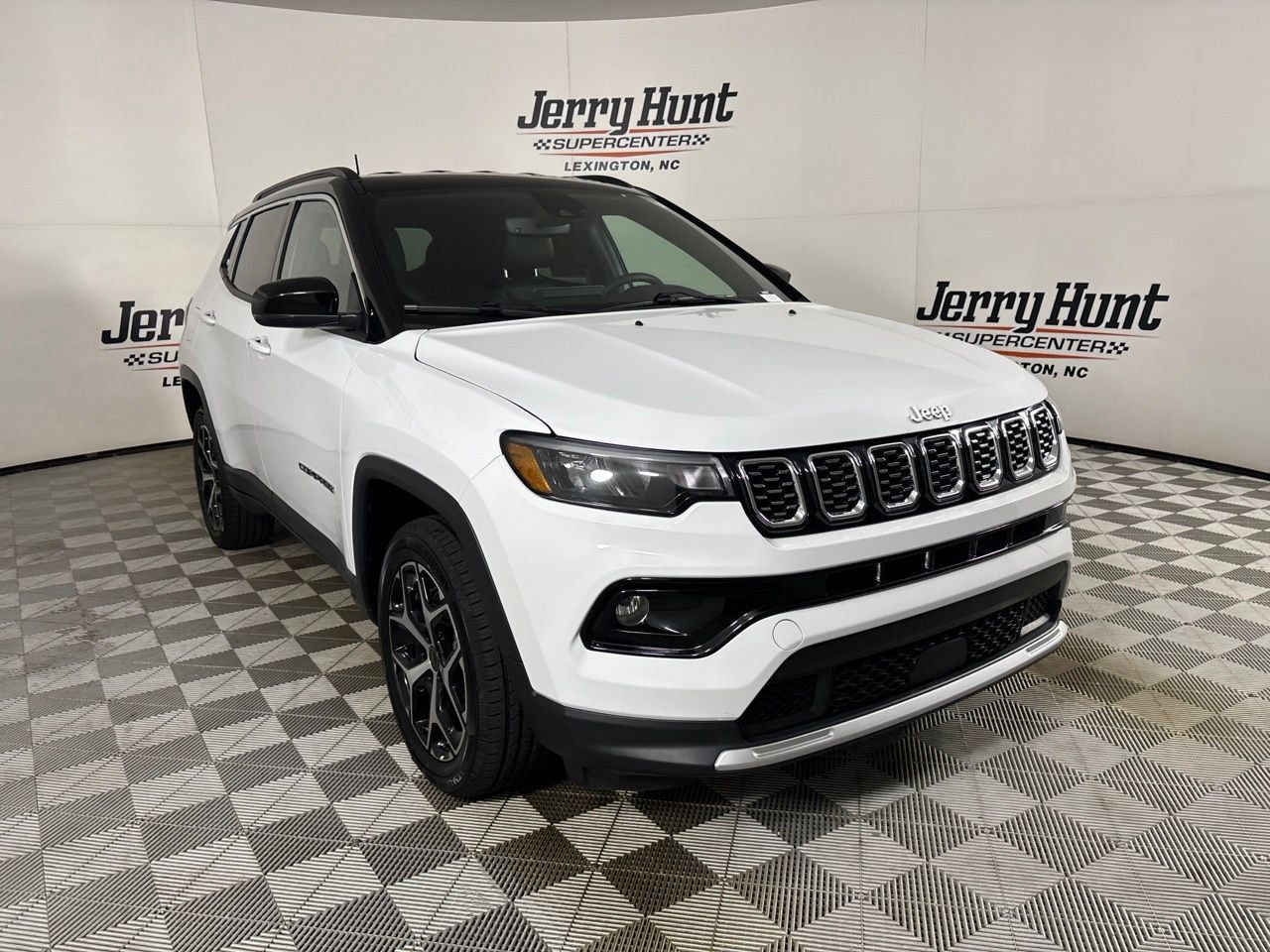 Used 2025 Jeep Compass Limited AWD/4WD image 4