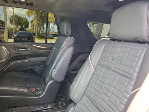 Used 2022 Cadillac Escalade Sport Platinum image 12