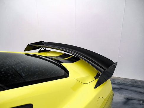 Used 2021 Ford Mustang Shelby GT500 w/ Carbon Fiber Track Pack image 32