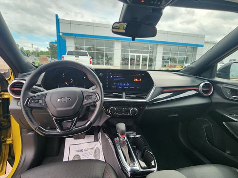 Used 2024 Chevrolet Trax RS w/ Driver Confidence Package FWD image 17