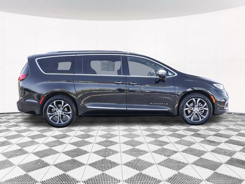 Used 2022 Chrysler Pacifica Pinnacle AWD/4WD image 13