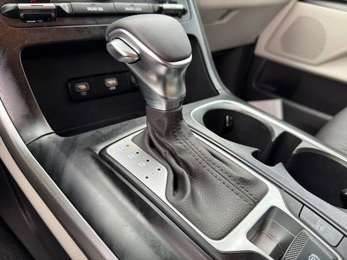 Used 2023 Kia Carnival LX image 30