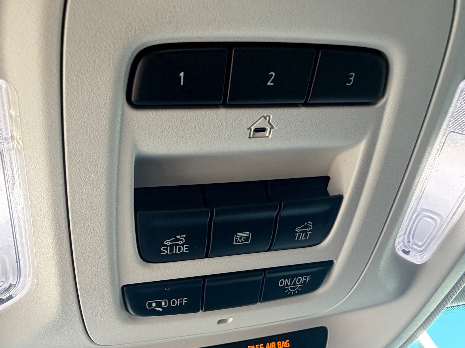 Used 2025 Buick Envision Avenir AWD/4WD image 35