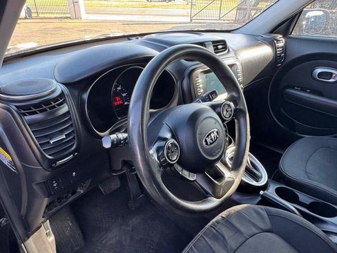 Used 2018 Kia Soul + FWD image 9
