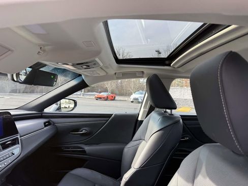 Used 2023 Lexus ES 350 Premium w/ Premium Package image 18