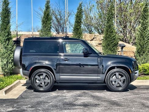 Certified 2023 Land Rover Defender 90 SE image 7