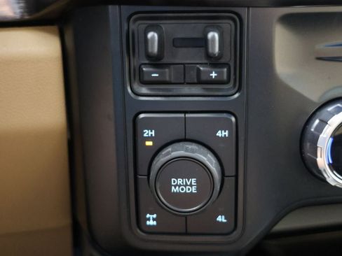 Used 2023 Ford F250 Lariat w/ Lariat Ultimate Package AWD/4WD image 18