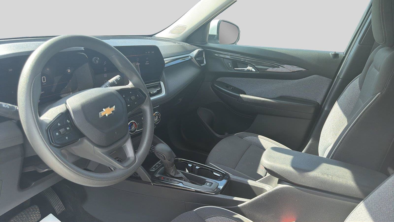 Used 2025 Chevrolet TrailBlazer LT w/ Driver Confidence Package AWD/4WD image 17