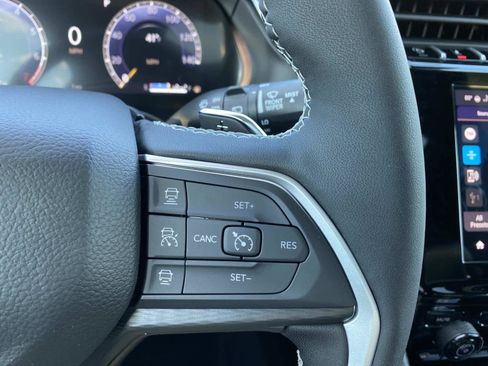 New 2025 Jeep Grand Cherokee Laredo image 16