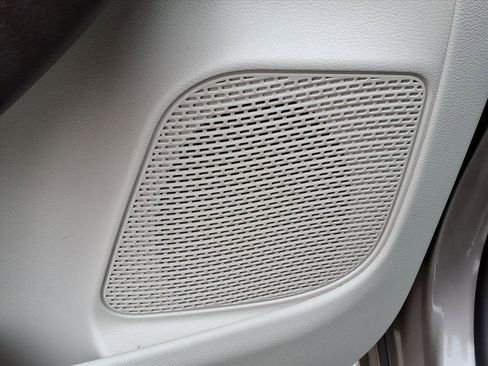 Used 2017 Chrysler Pacifica Touring image 14