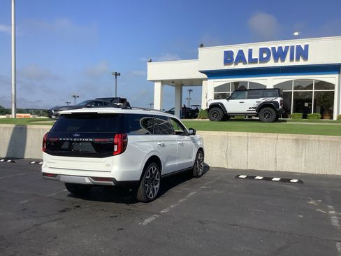 New 2026 Ford Expedition Platinum w/ Platinum Ultimate Package AWD/4WD image 7
