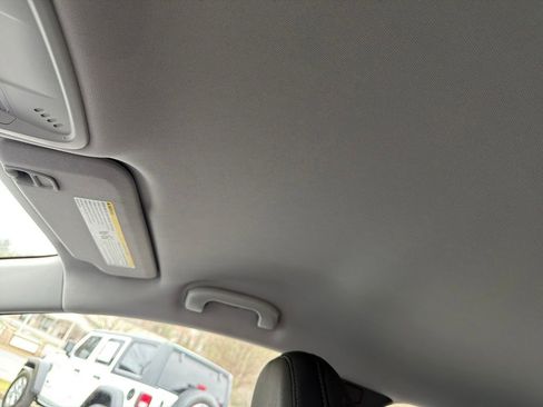 Used 2018 Chevrolet Malibu LT image 18