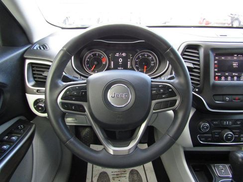 Used 2020 Jeep Cherokee Latitude Plus FWD image 10