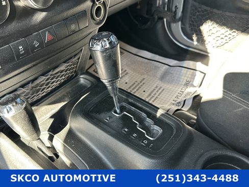 Used 2017 Jeep Wrangler Unlimited Sahara w/ Connectivity Group image 23