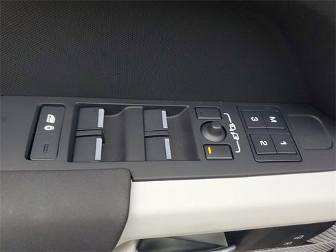 Certified 2023 Land Rover Defender 130 SE image 22