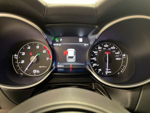 Used 2023 Alfa Romeo Stelvio Veloce image 15