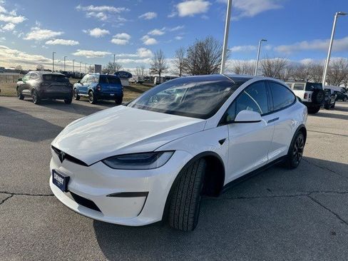 Used 2022 Tesla Model X image 3