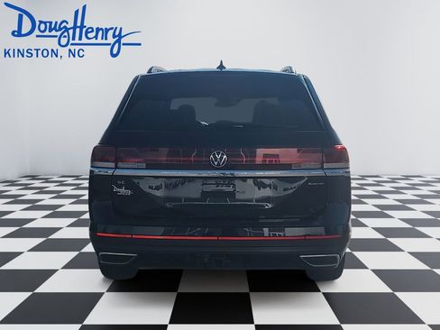 Used 2024 Volkswagen Atlas SE AWD/4WD image 4