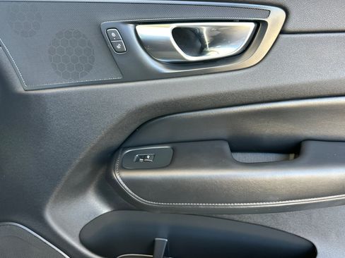 Certified 2025 Volvo XC60 B5 Plus AWD/4WD image 21