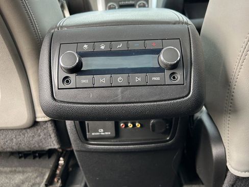 Used 2011 Chevrolet Traverse LTZ AWD/4WD image 21