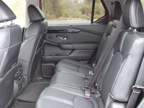 Used 2024 Honda Pilot Touring image 16