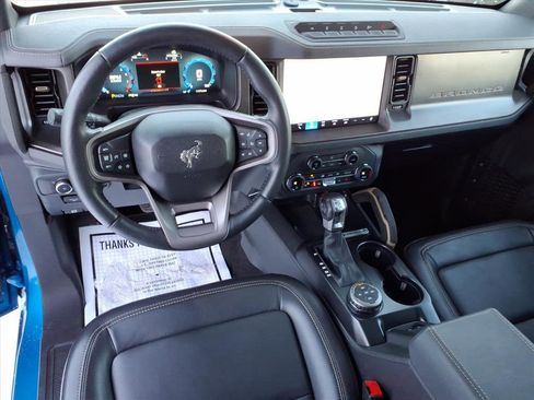 Used 2025 Ford Bronco Badlands image 16