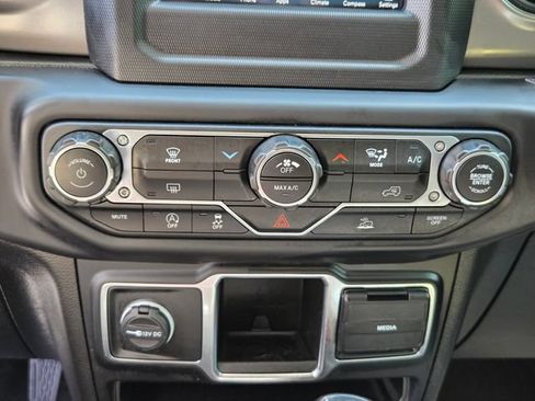 Used 2023 Jeep Wrangler Unlimited Sport AWD/4WD image 16