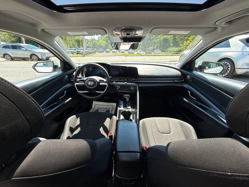 Used 2025 Hyundai Elantra SEL FWD image 12