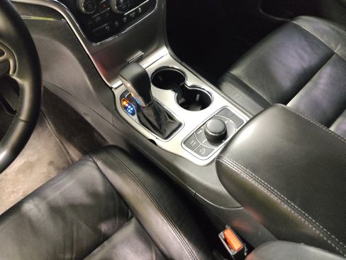 Used 2018 Jeep Grand Cherokee Limited image 26