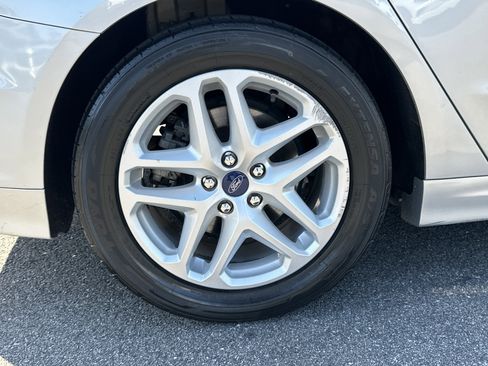Used 2016 Ford Fusion SE FWD image 18