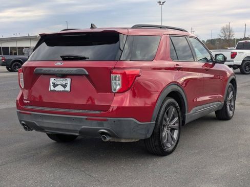 Certified 2022 Ford Explorer XLT w/ Equipment Group 202A RWD image 4