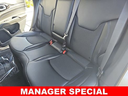 New 2026 Jeep Compass Latitude image 13