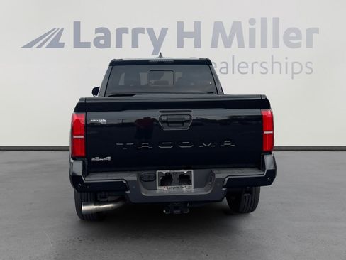 Certified 2025 Toyota Tacoma SR5 AWD/4WD image 4