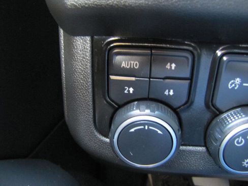 Used 2021 Chevrolet Tahoe Z71 w/ Luxury Package image 39