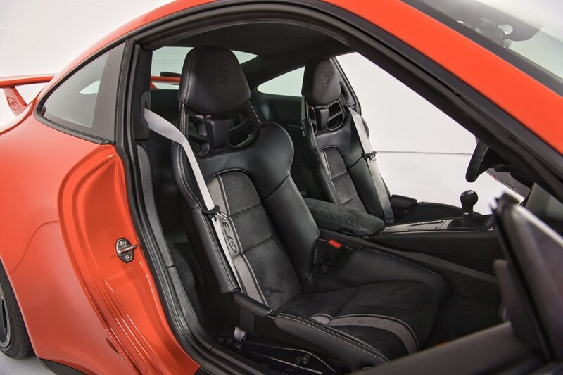 Used 2018 Porsche 911 GT3 w/ Sport Chrono Package RWD image 35