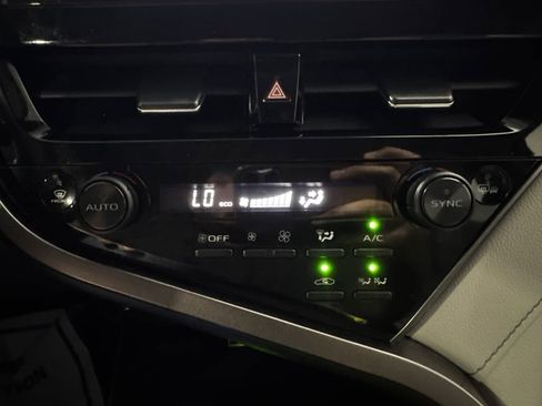 Used 2022 Toyota Camry SE FWD image 33