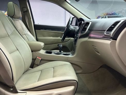 Used 2014 Jeep Grand Cherokee Overland w/ Advanced Technology Group image 36