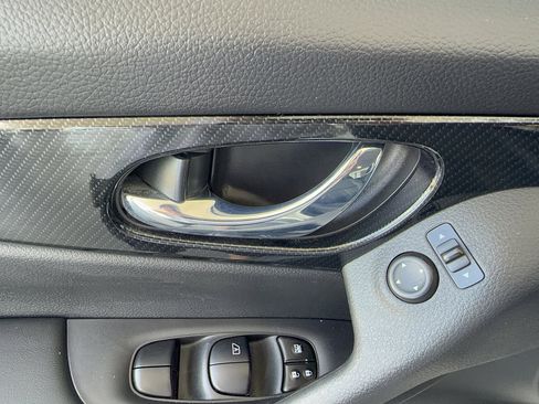Used 2018 Nissan Rogue SL w/ Premium Package FWD image 8