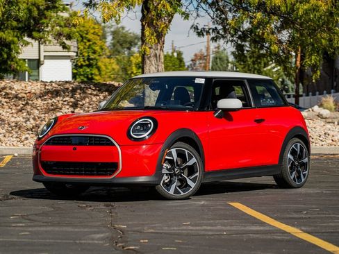 Used 2025 MINI Cooper 2-Door Hardtop image 1