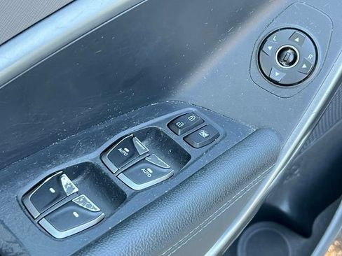 Used 2018 Hyundai Santa Fe Sport w/ 2.4L Value Package 02 FWD image 18