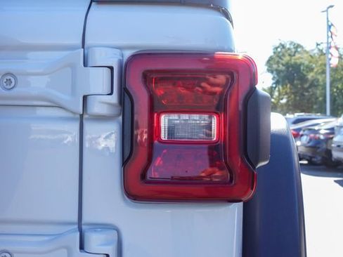 Used 2024 Jeep Wrangler Unlimited Rubicon image 6