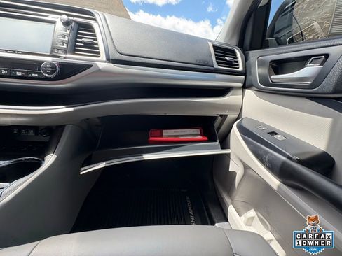 Used 2019 Toyota Highlander XLE AWD/4WD image 26