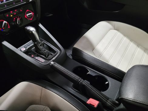 Used 2016 Volkswagen Jetta Sport FWD image 26