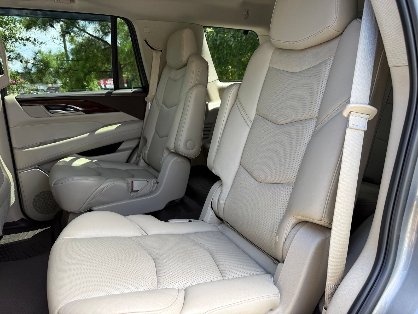 Used 2017 Cadillac Escalade Luxury RWD image 40