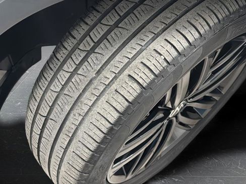 Used 2022 Volkswagen Tiguan SE R-Line image 30