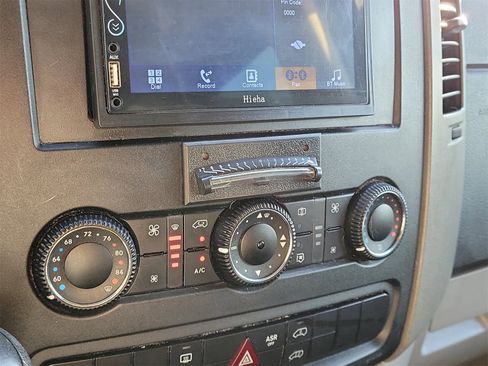 Used 2013 Mercedes-Benz Sprinter 2500 image 23