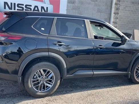 Used 2025 Nissan Rogue S image 23