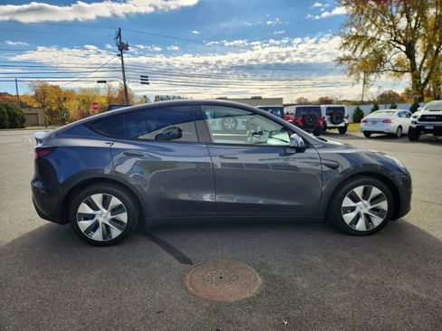 Used 2020 Tesla Model Y Long Range image 18