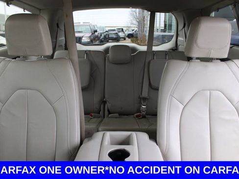 Used 2017 Chrysler Pacifica Touring-L image 30